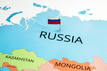 Obraz premium A map of Russia with the Russian flag on it