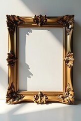 光と影の中にある豪華な額縁と白いボード