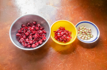 Whole Sorrel, Calyces nd Seed Pods