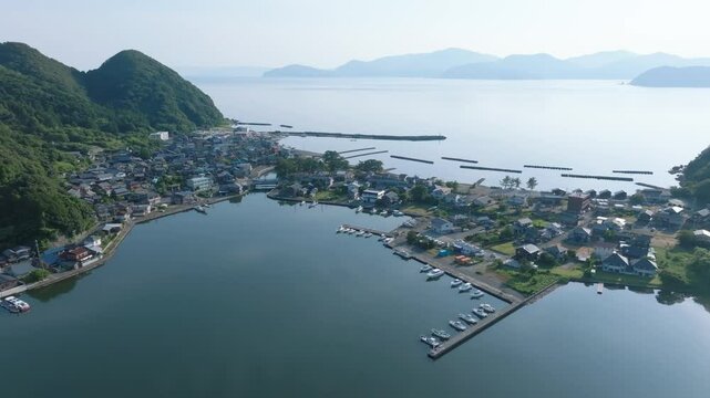 湖と海が見える空撮　田舎の景色　三方五湖の風景　若狭湾　福井県美浜町の久々子湖　ドローン撮影　その2