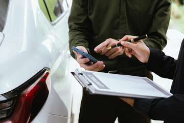 Car rental dealer is signing a rental contract with a professional salesperson. The agent will explain the details about car insurance and maintenance to ensure a smooth rental and service process.