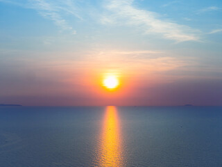 Fototapeta premium Serene Sunset Over Calm Ocean Waters