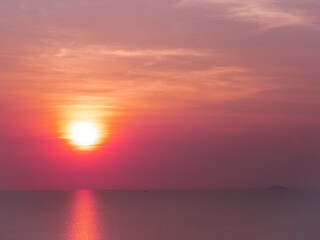 Fototapeta premium Serene Sunset Over Calm Ocean Waters