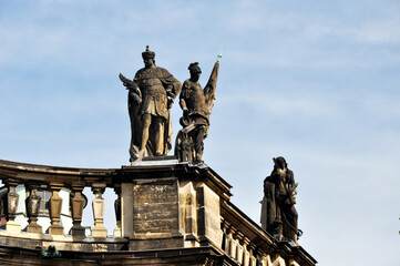 Kathedrale Sanctissimae  Trinitatis #Barockbau #Balustraden der ehemalige Dresdner Hofkirche zieren Steinfiguren.