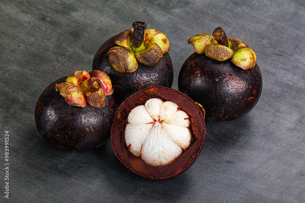 Poster Sweet ripe juicy tropical Mangosteen