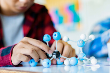 Student is studying simulate shape of covalent molecules by connecting molecular function shapes on...