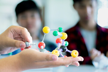 Student is studying simulate shape of covalent molecules by connecting molecular function shapes on...