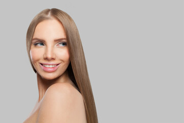 Naklejka premium Smiling model. Woman with long brown hair, natural makeup and healthy clean skin