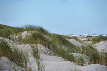 Słowiński Park Narodowy jest położony w środkowej części polskiego wybrzeża. Jest położony w środkowej części polskiego wybrzeża. Charakterystycznym elementem parku jest wydmowy pas mierzei z ruchomym © JDziedzic