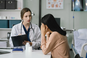 Fototapeta premium Concerned patient, patient talks with healthcare professional.