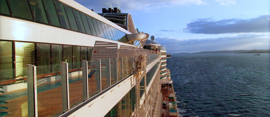 Fotoeindruecke zum Thema Kreuzfahrt auf einem Kreuzfahrtschiff mit lebendigem Bordleben.