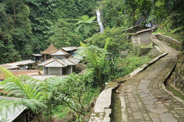 the cigame waterfall on the slopes of Mount Halimun Salak has its own characteristics, namely a cascading waterfall