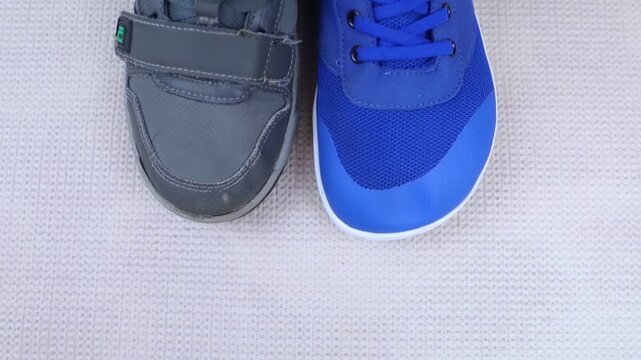 Children's anatomical shoes compared to narrow shoes that deform the foot. Small insole size, which causes foot pain. Barefoot sneakers with a wide toe