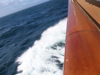 Fotoeindruecke zum Thema Kreuzfahrt auf einem Kreuzfahrtschiff mit lebendigem Bordleben.