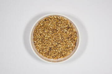 栄養満点！白いお皿に輝く（Sesame seeds）