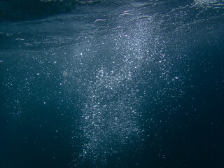 bubble, underwater, bubbles, water, sea, under, aquatic, blue, ocean, clear, background, air, surface, liquid, undersea, abstract, clean transparent, bubbling, marine tropical, deep, sun, drop splash