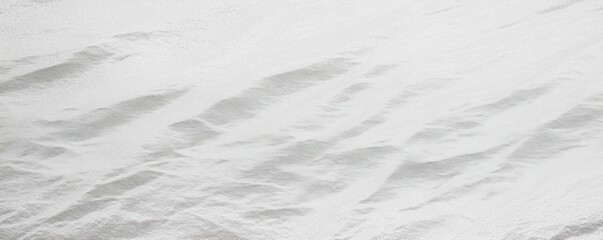 Obraz premium Gentle waves rippling across the surface of a tranquil body of water, creating a serene and peaceful atmosphere.