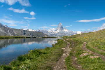 Obraz premium Stellisee Lake, Switzerland in Zermatt - Five Lakes Trail Hike