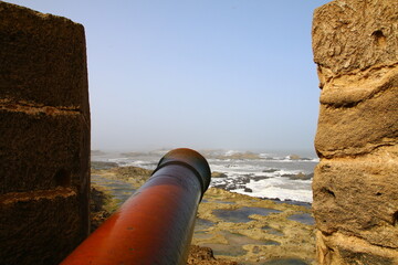 Cañón en el muro de la Medina de la Costa de Esauira, Marruecos