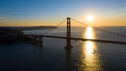 Obraz premium Golden Gate Bridge at Sunset (Aerial Drone)