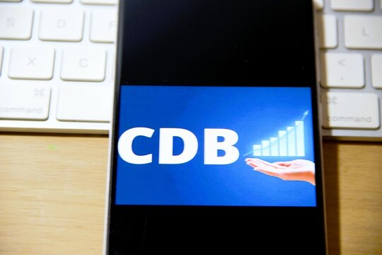 CDB - Certificado de Dep&oacute;sito Banc&aacute;rio &eacute; um dos t&iacute;tulos de Renda Fixa mais tradicionais do mercado. Emitidos por bancos. 