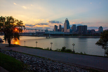 Fototapeta premium Cincinnati Skyline at Sunset