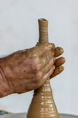 garncarstwo, ceramika, glina, dłonie, palce © RobertM