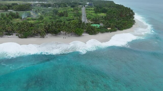waves on the beach, Fuvahmulah Thundi