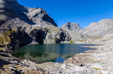 Obraz premium Upper Headwall Lake and Fortress Mountain Peak Scenic Landscape View. Hiking Kananaskis Country Alberta Canadian Rocky Mountains Banff National Park