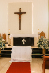 altar de igreja cruz