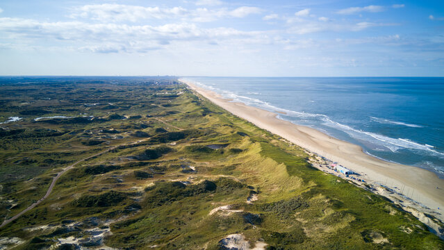 Strand und D&uuml;nen in Bergen aan Zee Holland Niederlande