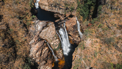 aerial view of the Couros river valley, waterfalls, rocks, wells and cerrado vegetation, Almécegas waterfall, Chapada dos Veadeiros, Goiás, Brazil