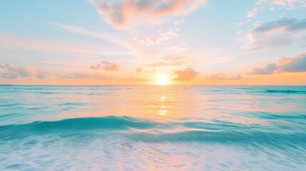 Obraz premium Serene Ocean Sunrise Over Gentle Waves