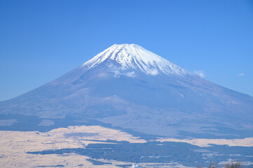 三国峠から望む冬の富士山