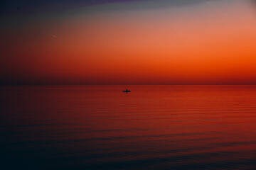 Obraz premium kayaking at sunset in lake