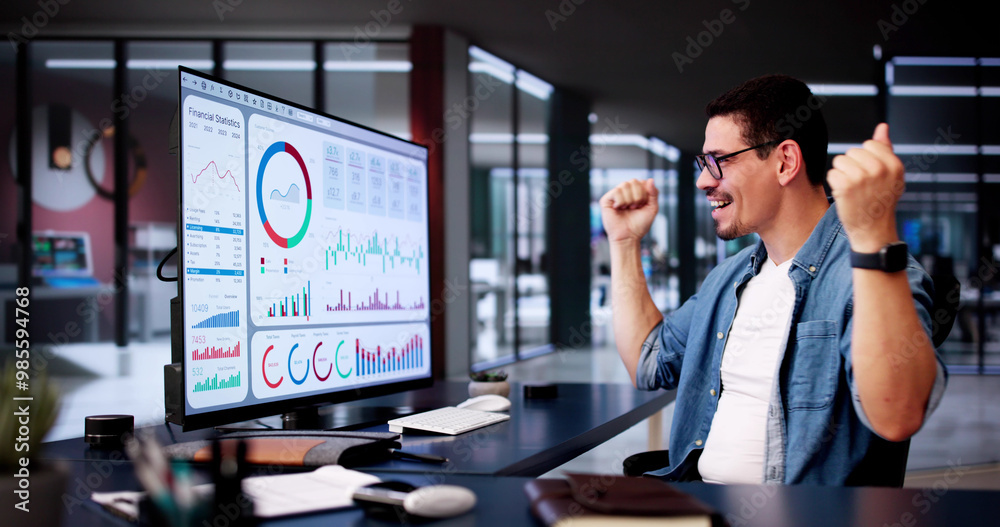 Aufkleber Excited Business Analyst Using Data Dashboard On Computer