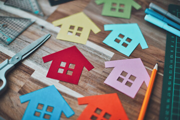 複数並んだカラフルな家の設計イメージ