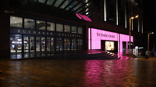 Victoria's Secret Ladengesch&auml;ft und Buchanan Galerie in Glasgow bei Nacht
