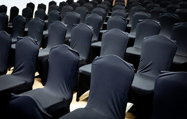 Obraz premium Empty chairs in a conference room waiting for guests and speakers at a business event at the hotel