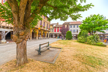 Place des couverts à Mirepoix