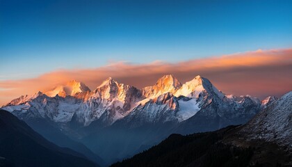 Obraz premium Snow-capped mountains at sunrise.