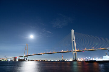 中秋の名月と名港トリトン