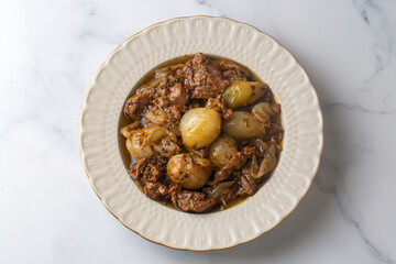 From Turkish cuisine; Onion stew with entrecote. Turkish name; Antrikotlu yogan guvec or yahni