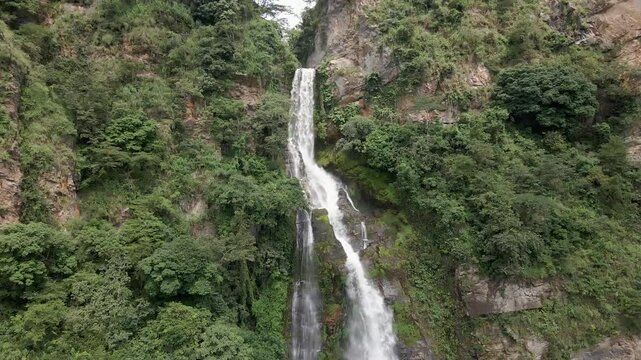 Wli Waterfalls starting point: tilt; Ghana/Togo drone 4K