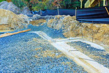Process involving preparation foundation ground for pouring concrete at construction site...