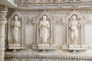 Obraz premium A white marble sculpture of a Hindu saint in the temple. Oldest temple in India. Beautiful sculpture of ancient India 13th century. Wall mounting background. Wall poster. 