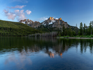 Obraz premium Stanley Lake Idaho sunset reflection