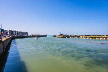 Entr&eacute;e du port de Le Tr&eacute;port