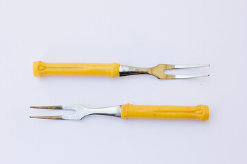 Two small carving forks, it is shorter than standard carving forks, making it easier to maneuver in tight spaces or for smaller cuts of meat.