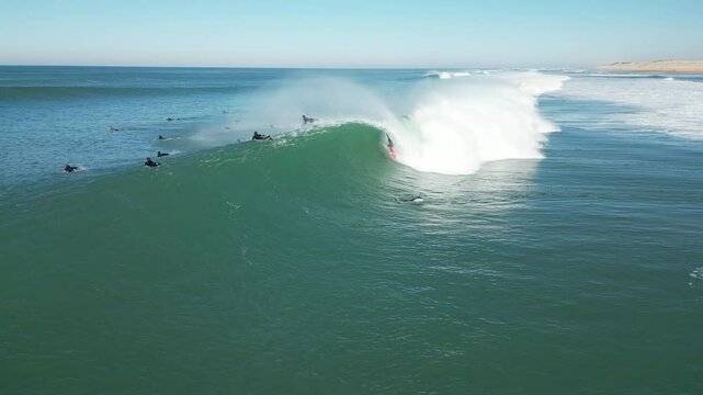 Surf parfait dans un tube a hossegor